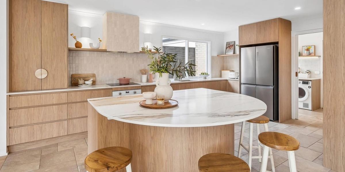 For noise-sensitive families, a Schweigen Silent Rangehood offers the perfect balance of tranquillity and efficiency. 